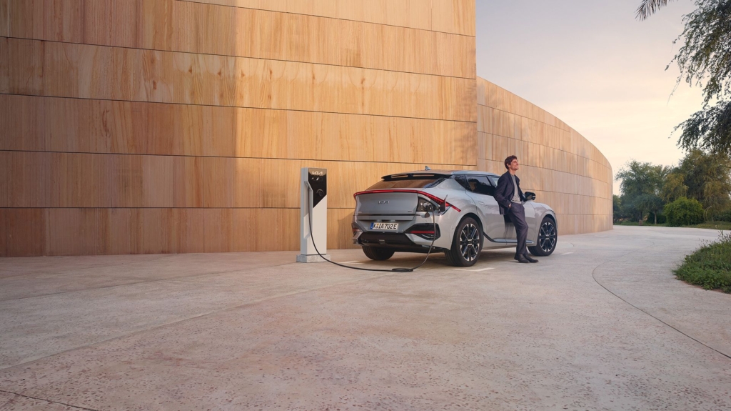 kia-ev6-pe-my24-delp-charging-public
