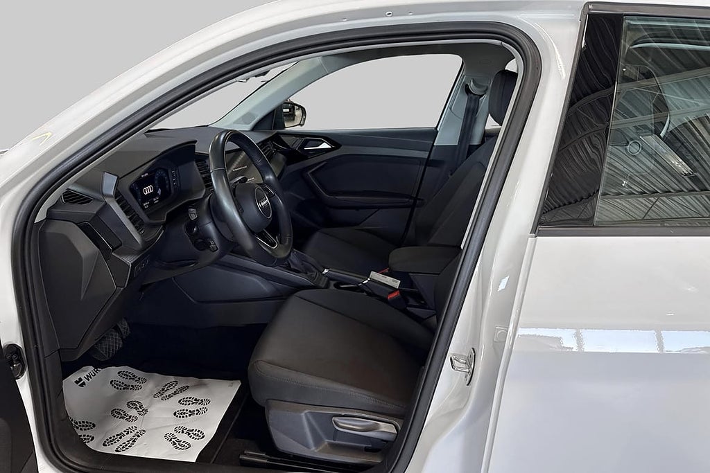 Audi A1 Sportback 30 TFSI AUT Proline / Cockpit / Farthål... – bild 8
