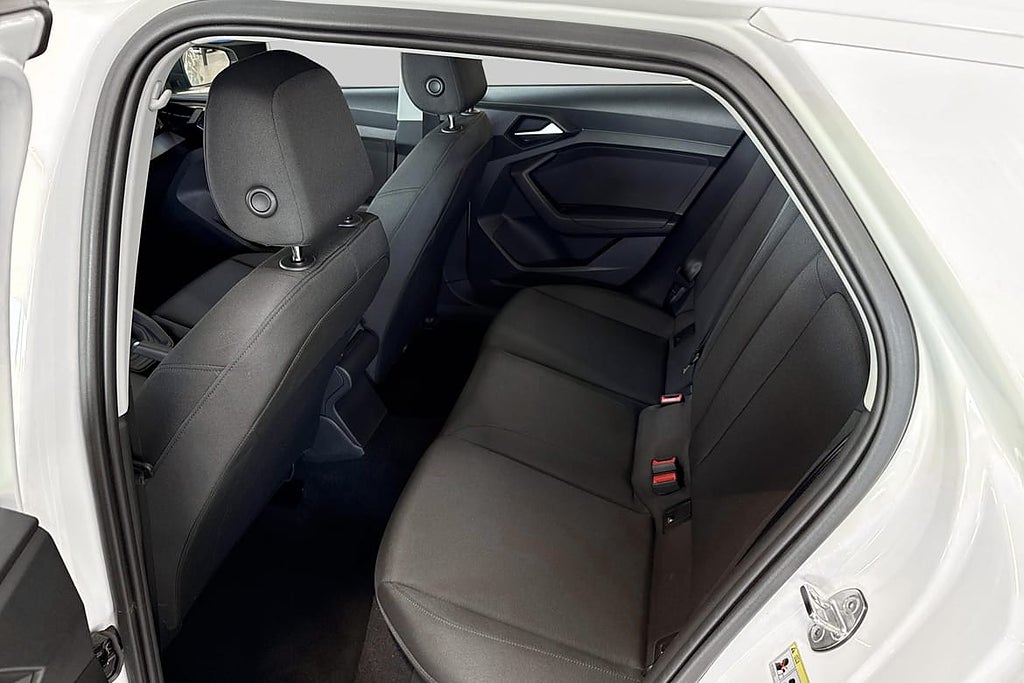 Audi A1 Sportback 30 TFSI AUT Proline / Cockpit / Farthål... – bild 9