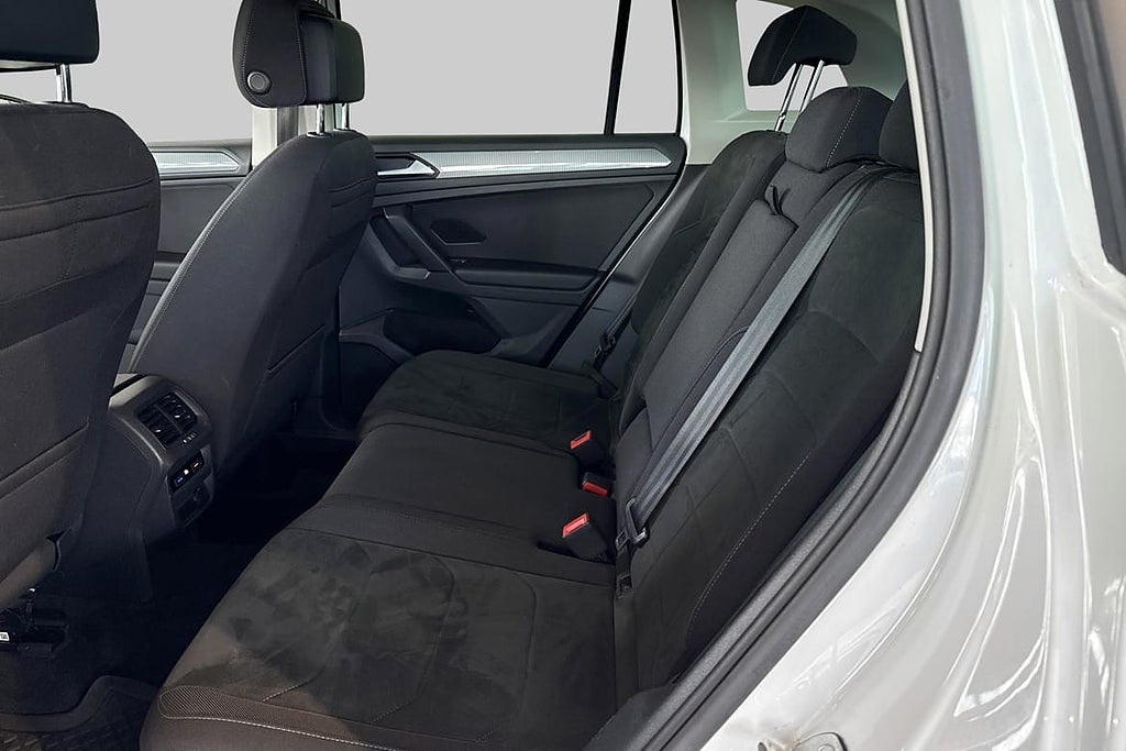 Volkswagen Tiguan Automat 150 hk I Dragkrok I Vinterhjul... – bild 17