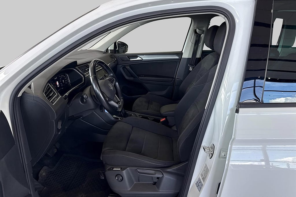 Volkswagen Tiguan Automat 150 hk I Dragkrok I Vinterhjul... – bild 7