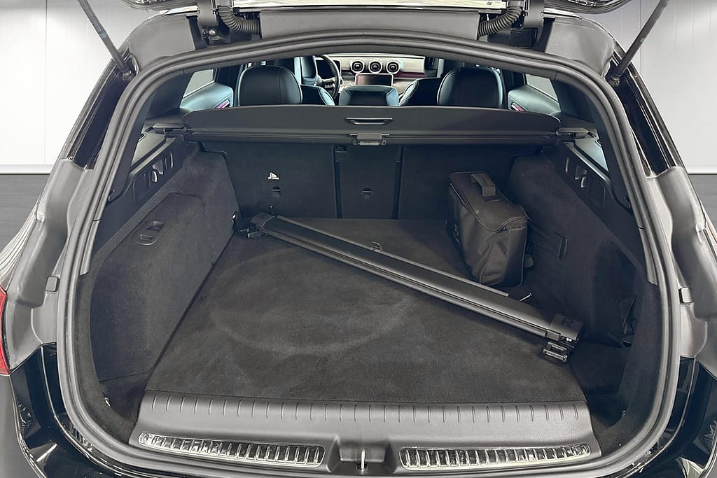Mercedes-Benz C300 T AMG Line | Dragkrok | Värmare | PHEV... – bild 6