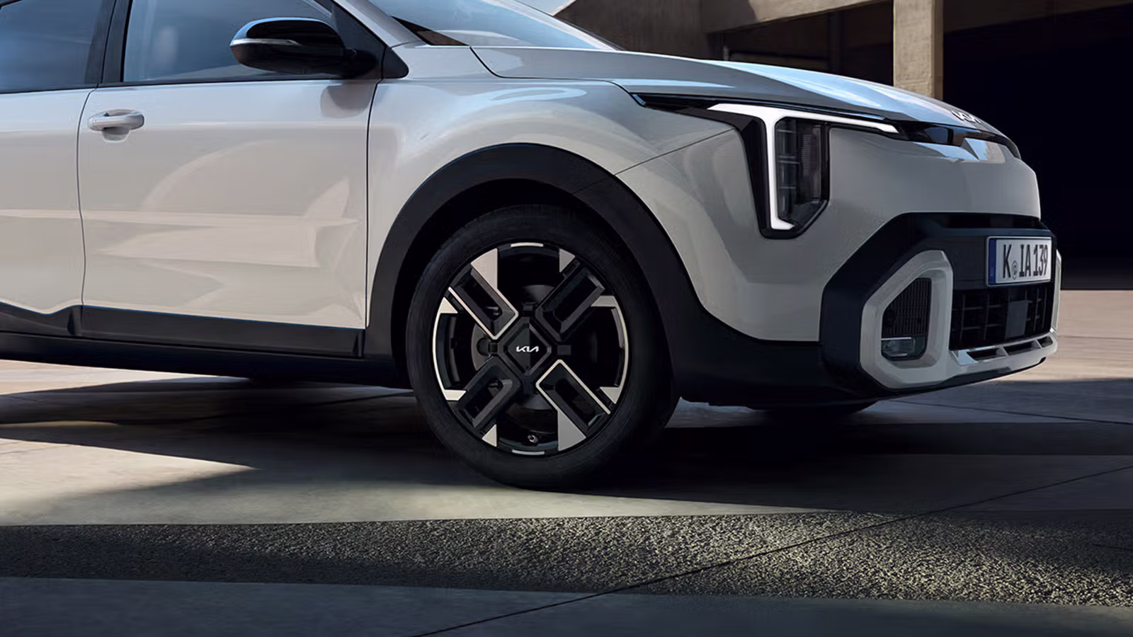 Kia Stonic GT Line exteriör snettt framifrån med nya 17" aluminiumfälgar