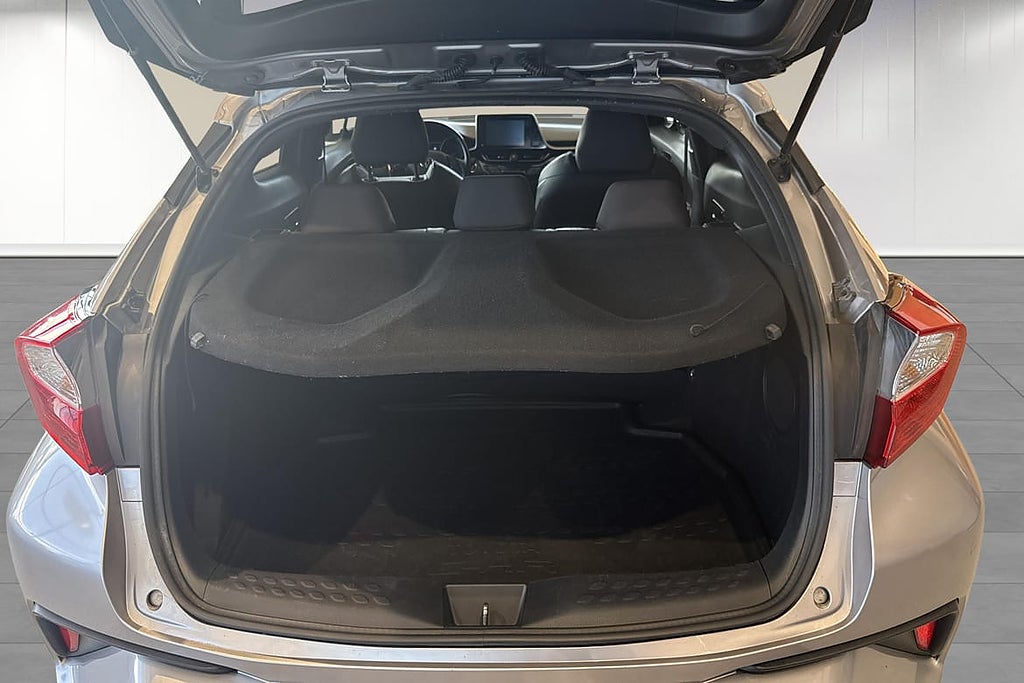 Toyota C-HR Executive I Dragkrok I Fyrhjulsdrift I Nybesi... – bild 12