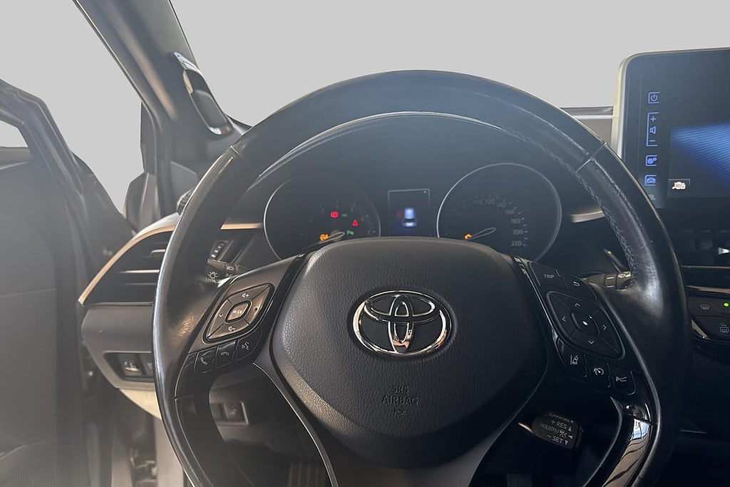 Toyota C-HR Executive I Dragkrok I Fyrhjulsdrift I Nybesi... – bild 9