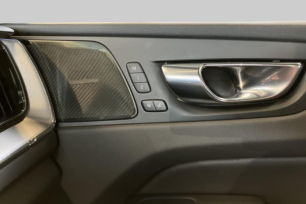 Volvo XC60 Recharge T8 AWD R-Design / Luft / HUD / Nappa... – bild 20