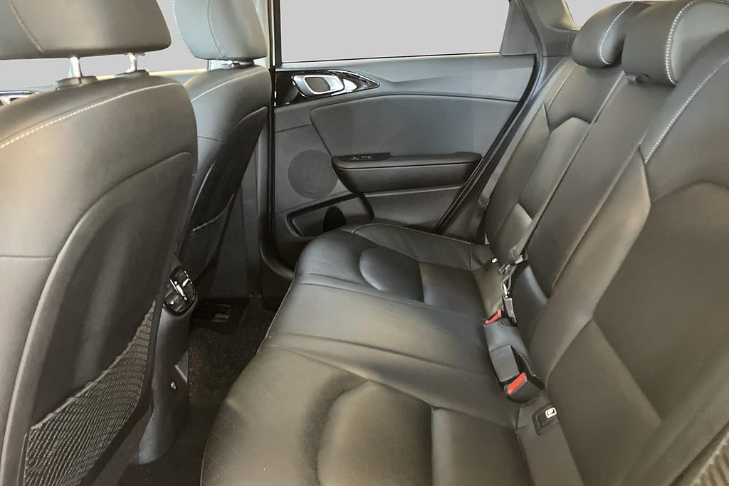Kia Ceed PHEV / ADVANCE PLUS / Adaptiv farthållare / Vent... – bild 9
