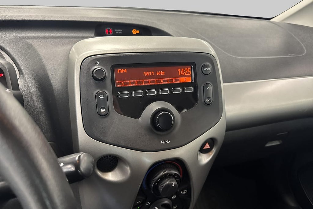 Toyota Aygo X-Play Touch I Sätesvärme I Bluetooth I Vinte... – bild 12