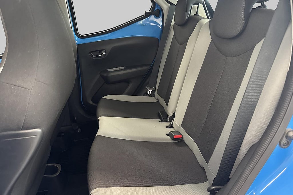 Toyota Aygo X-Play Touch I Sätesvärme I Bluetooth I Vinte... – bild 14