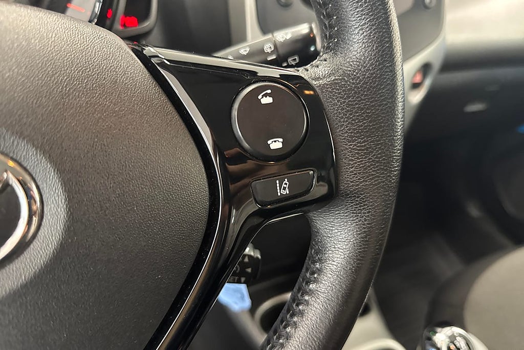 Toyota Aygo X-Play Touch I Sätesvärme I Bluetooth I Vinte... – bild 17