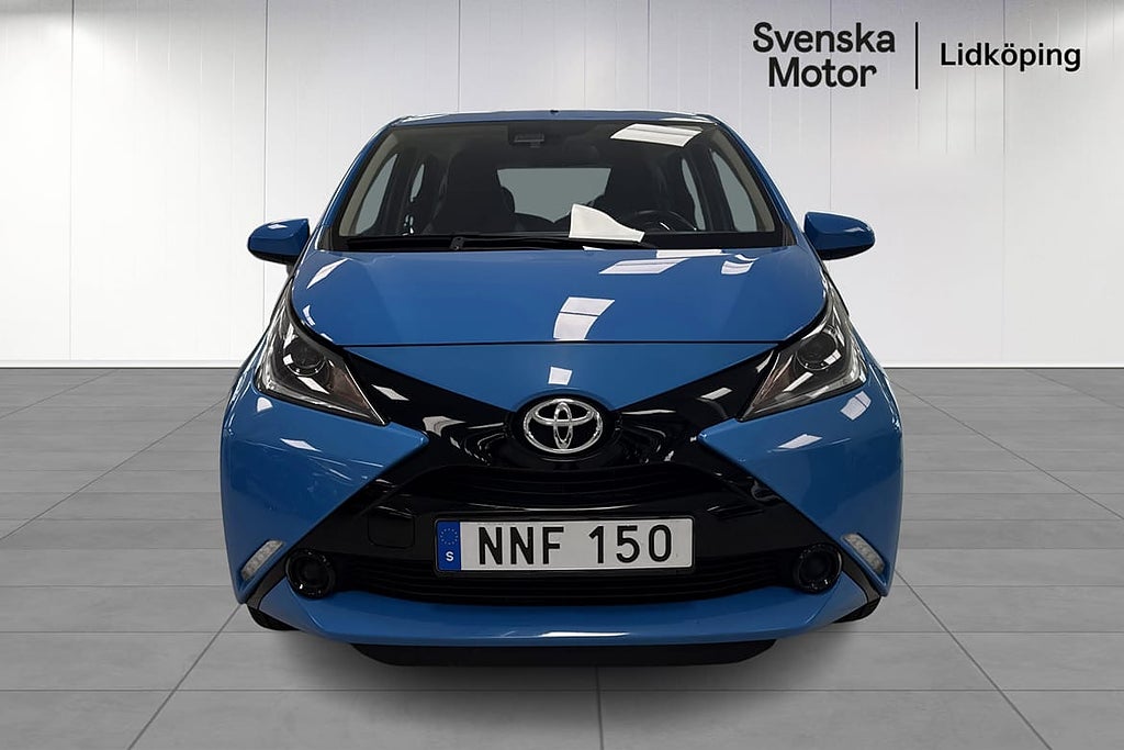 Toyota Aygo X-Play Touch I Sätesvärme I Bluetooth I Vinte... – bild 2