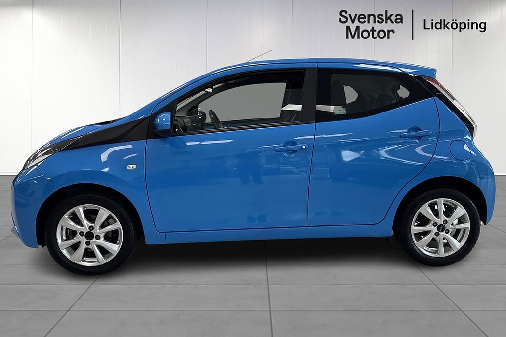 Toyota Aygo X-Play Touch I Sätesvärme I Bluetooth I Vinte... – bild 3