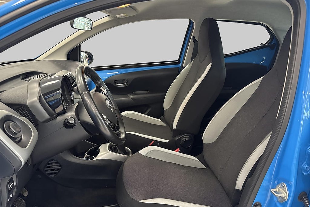 Toyota Aygo X-Play Touch I Sätesvärme I Bluetooth I Vinte... – bild 6