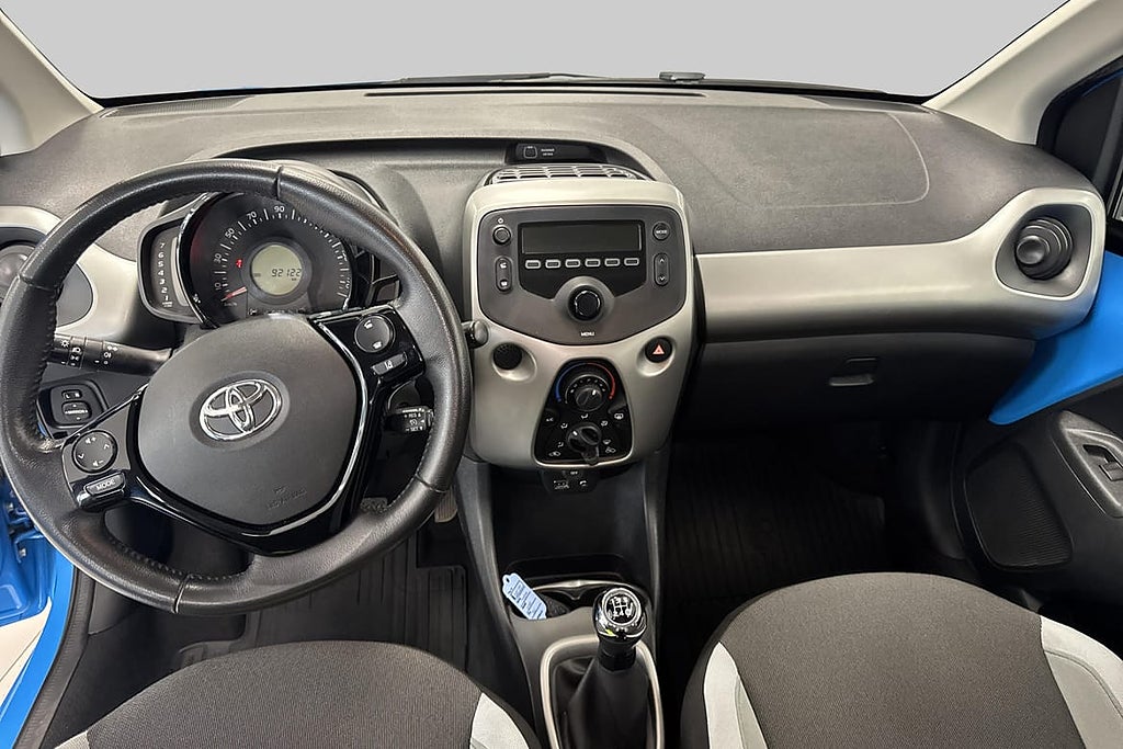 Toyota Aygo X-Play Touch I Sätesvärme I Bluetooth I Vinte... – bild 7