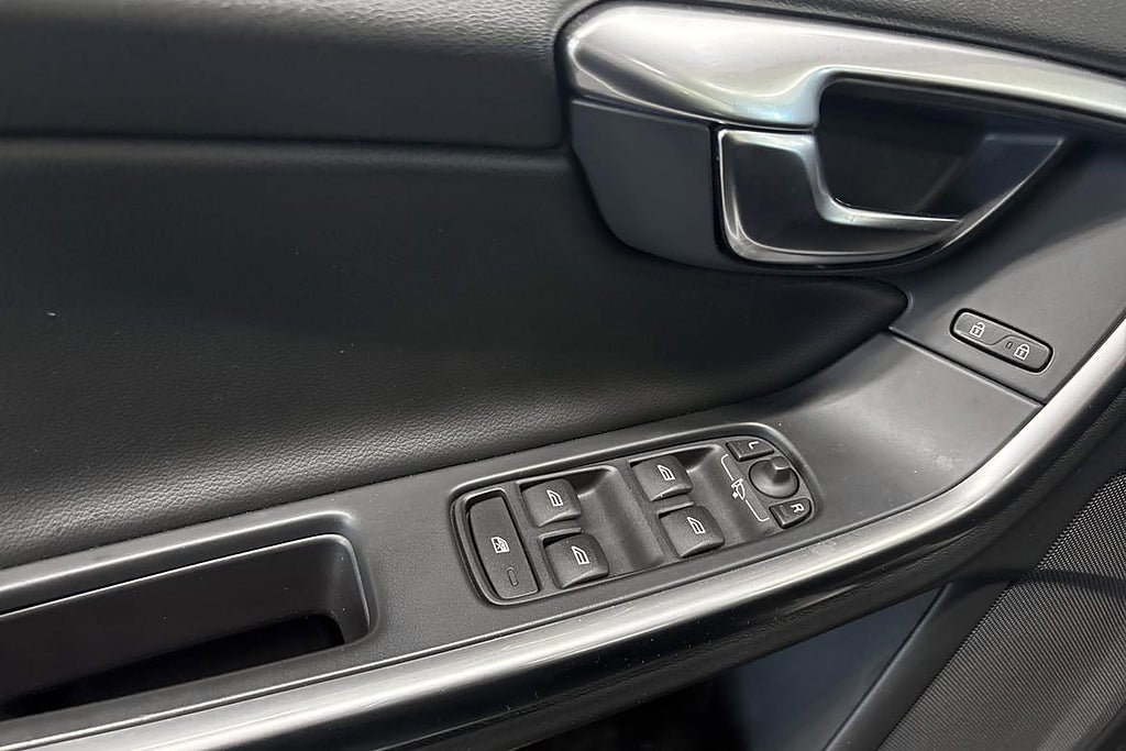 Volvo V60 D5 Twin Engine AWD 231hk | Momentum | Automat |... – bild 16