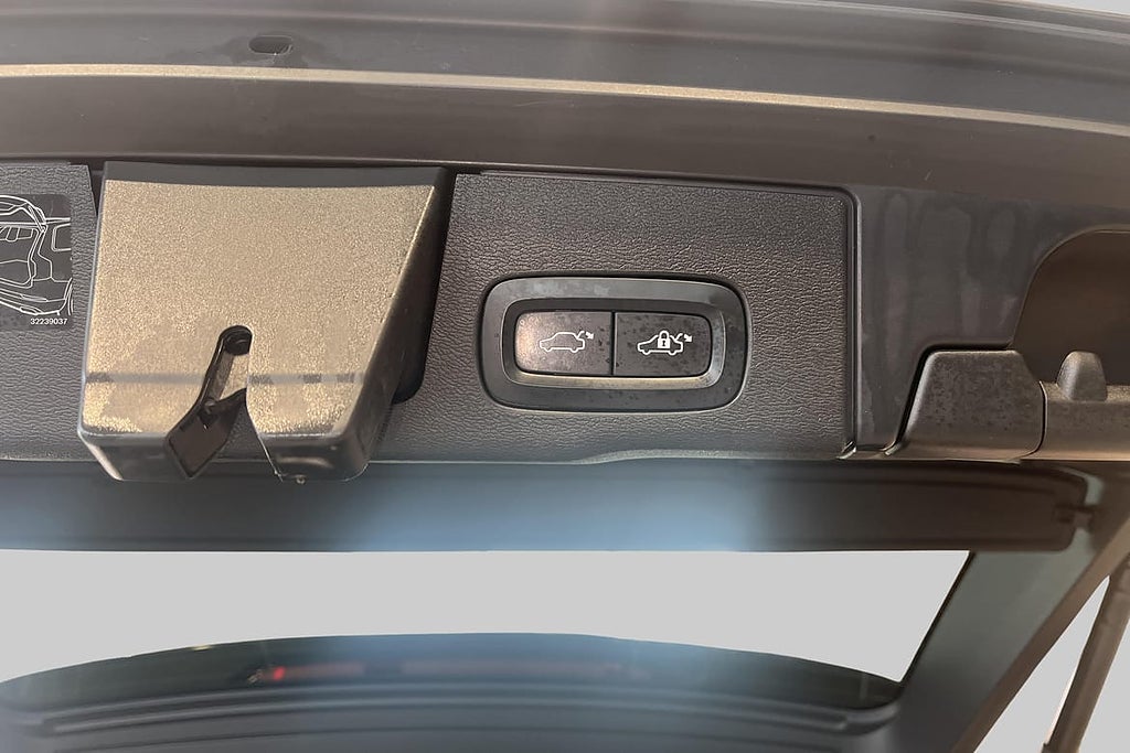 Volvo XC60 Dragkrok I Nyservad I Ny kamrem I Elektrisk ba... – bild 17
