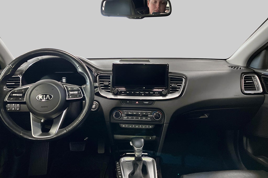 Kia Ceed SW PHEV Advance Plus 2 / Pano / kamera / minne – bild 11