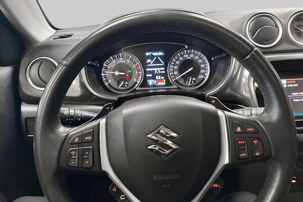 Suzuki Vitara AllGrip Inclusive / Drag / Pano / NAV / Backkamera – bild 12