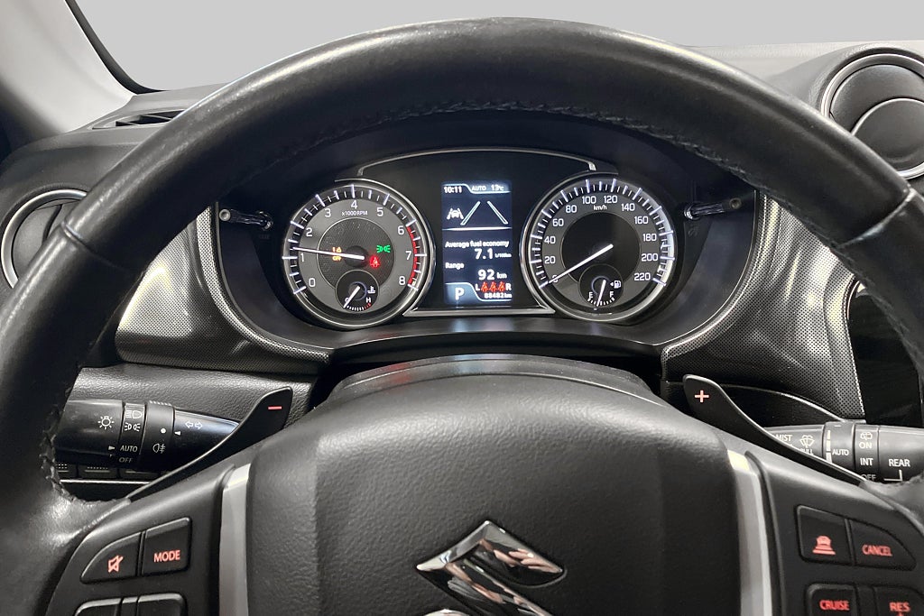 Suzuki Vitara AllGrip Inclusive / Drag / Pano / NAV / Backkamera – bild 13