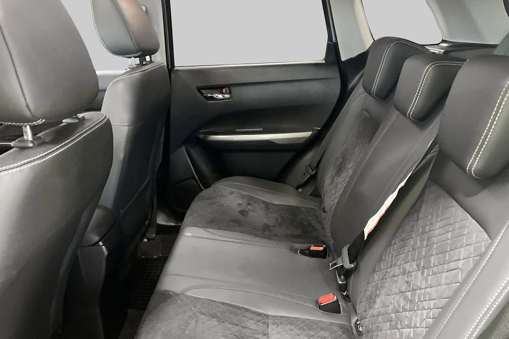 Suzuki Vitara AllGrip Inclusive / Drag / Pano / NAV / Backkamera – bild 9