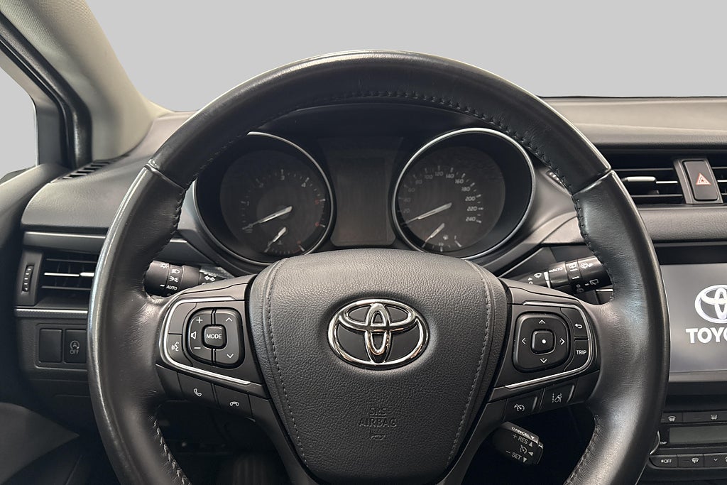 Toyota Avensis Kombi 2.0 D-4D Active Plus – bild 11