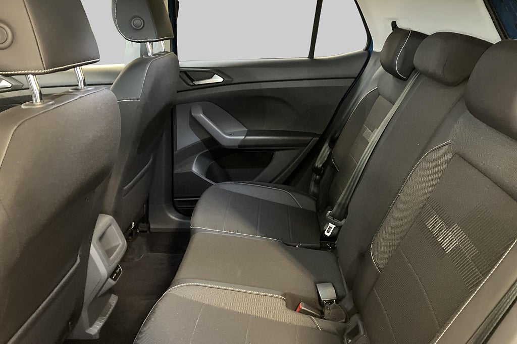 Volkswagen T-Cross 1.0 TSI GT / P-sensorer F&B / Dödavinkeln varnare – bild 9
