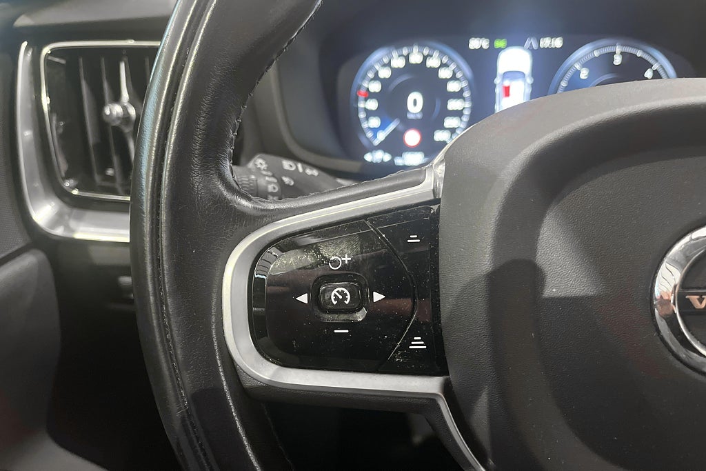 Volvo V60 D3 Momentum I Nybesiktad I Backkamera I Rattvärme – bild 10
