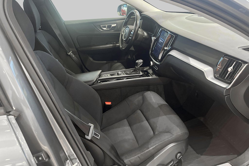 Volvo V60 D3 Momentum I Nybesiktad I Backkamera I Rattvärme – bild 8