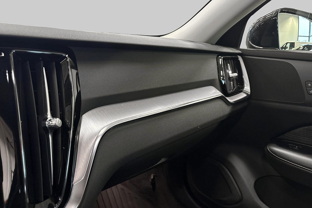 Volvo V60 Recharge T6 AWD Geartronic Core Edition Euro 6 – bild 18